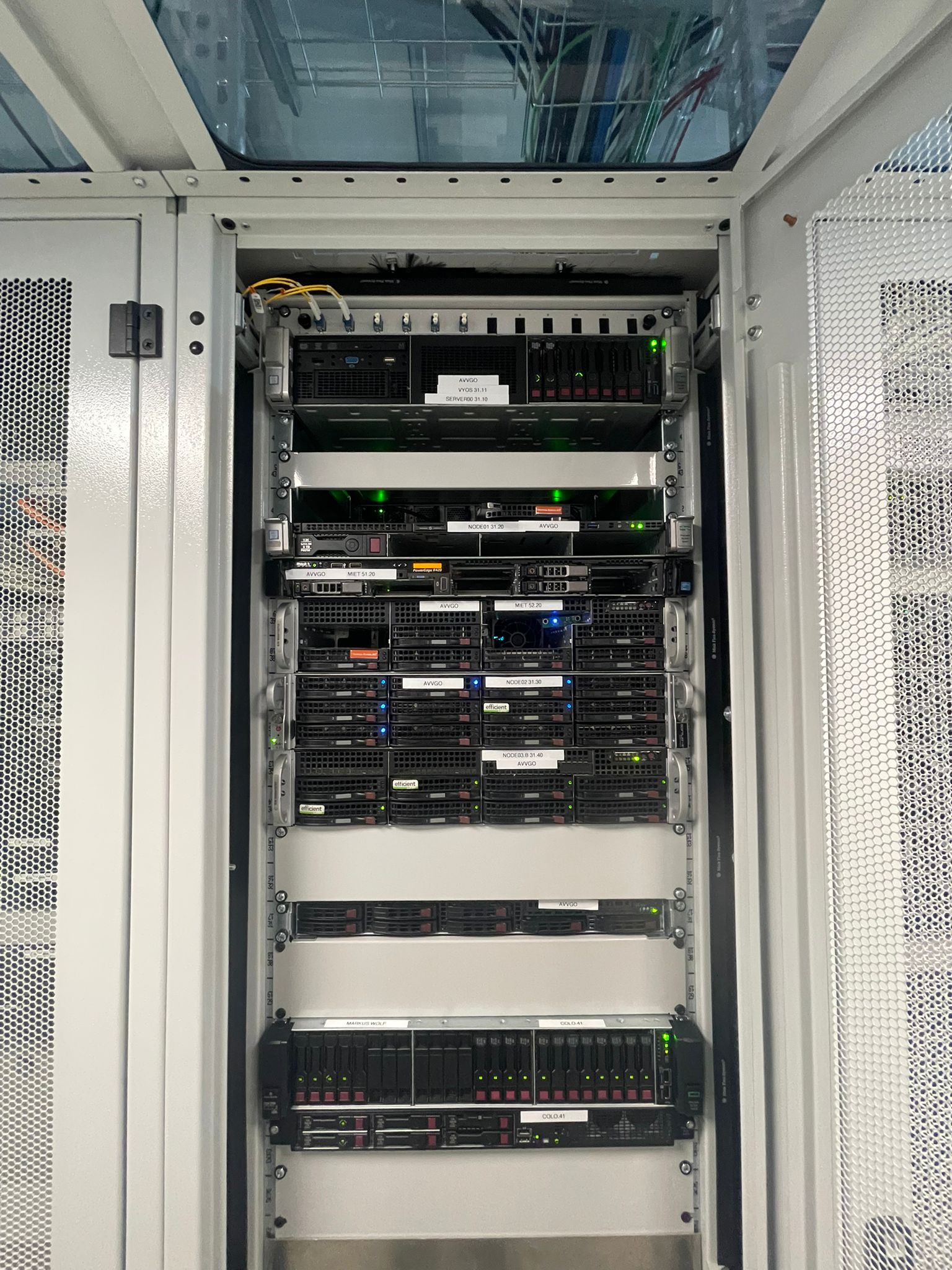 Server-Rack Frontansicht